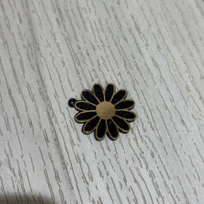 Sparkling Daisy Charm