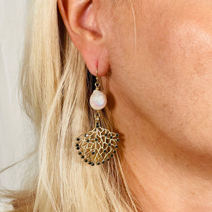 Black Diva Pearl Earrings